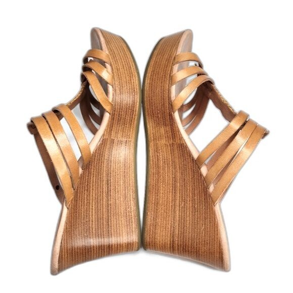 UGG Mattie Straw Accented Tan Leather Slip On Wedge Heeled Sandals Size 10 - Picture 4 of 9